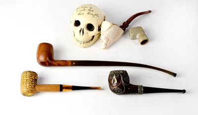 Lot 177 - A small collection of pipes