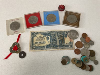 Lot 1409 - A small group of coinage including...