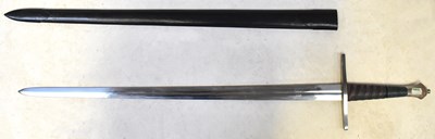 Lot 355 - A re-enactment Medieval broad sword, with 32.5"...