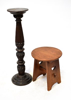 Lot 36 - A small oak circular top table