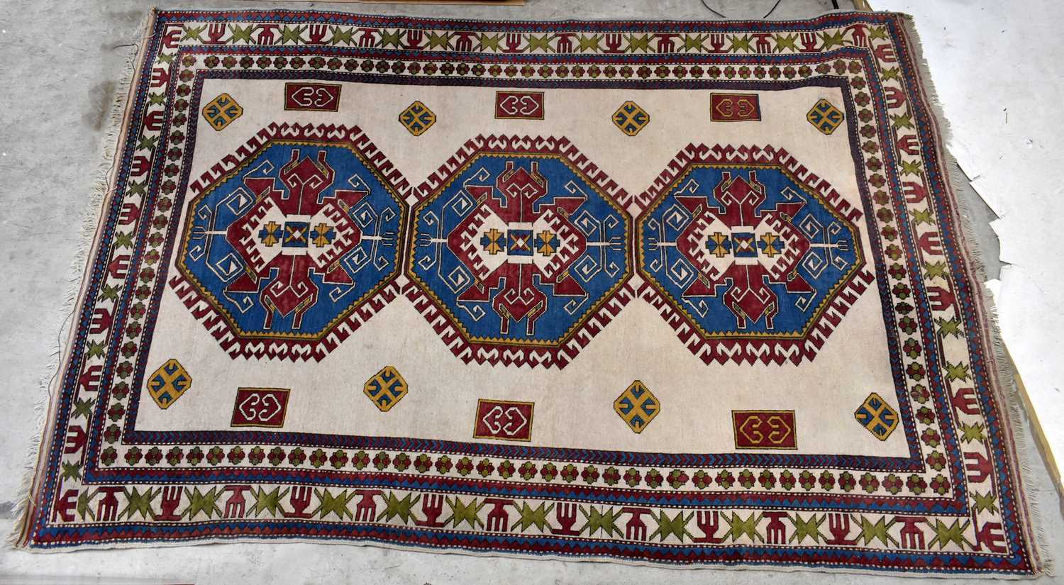 Eastern Rug Designs Lot 2285 - An Eastern style rug with central elephant
