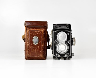 Lot 196 - ROLLEIFLEX; a 3.5 MX-EVS TLR medium format...