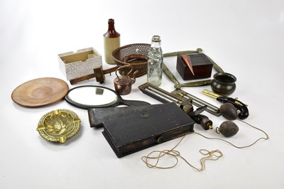 Lot 1449 - A mixed group of collectors' items to include...