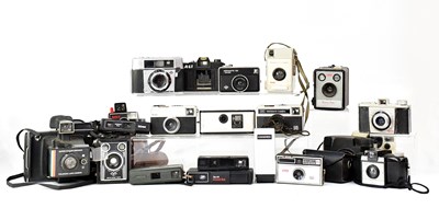 Lot 173 - A collection of various vintage cameras to...