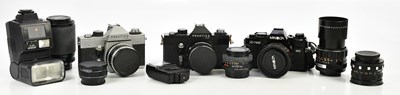 Lot 1655 - A mixed collection of cameras including...