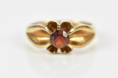 Lot 154 - A 9ct yellow gold ring set with a garnet, size...