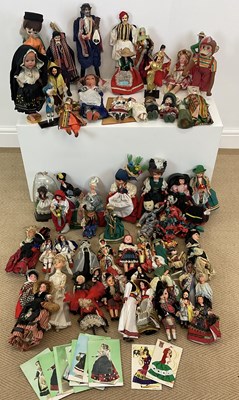 Lot 94 - A collection of vintage tourist dolls.