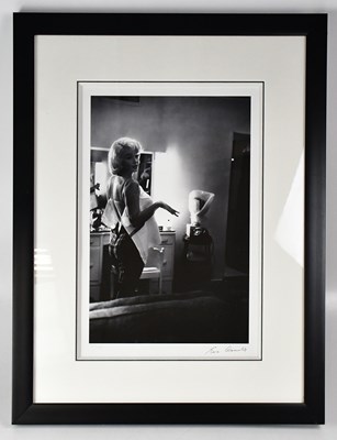 Lot 629 - EVE ARNOLD (1912-2012); a black and white...