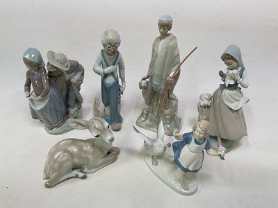 Lot 230 - LLADRO; six figures to include a clown, a...