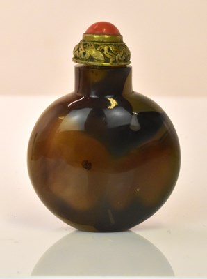 Lot 271 - A Chinese carved agate snuff bottle of ovoid...