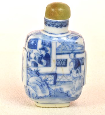 Lot 272 - A Chinese porcelain blue and white snuff...