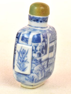 Lot 272 - A Chinese porcelain blue and white snuff...