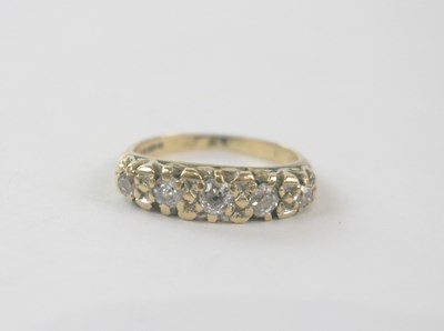 Lot 103 - An 18ct yellow gold five stone graduated...