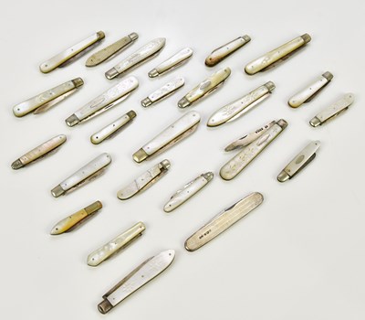 Lot 405 - A collection of mixed hallmarked silver bladed...