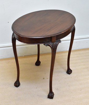 Lot 1141 - An early 20th century mahogany oval table on...