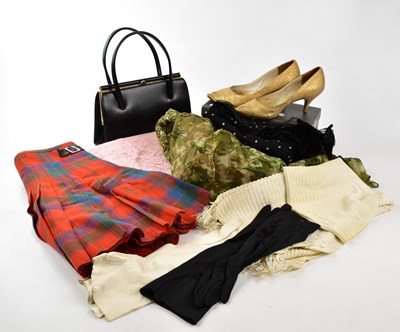 Lot 926 - A vintage Designer Shop Chicago strapless silk...