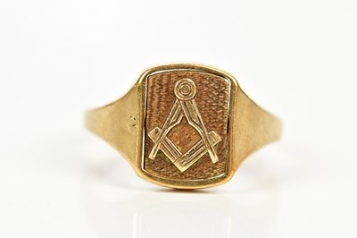 Lot 182 - A gentleman’s 9ct gold Masonic swivel signet...