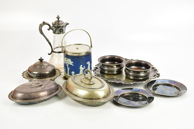 Lot 567 - A small collection of plated items including...