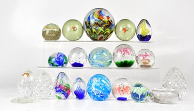 Lot 336 - Twenty glass paperweights to include three cut...