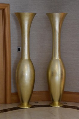 Lot 1229 - A pair of modern highly decorative gilt...