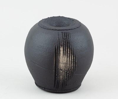 Lot 256 - DAN KELLY (born 1953); a round stoneware...