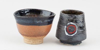 Lot 264 - DAN KELLY (born 1953); a stoneware yunomi...