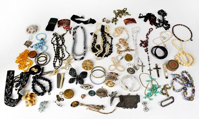 Lot 649 - A collection of costume jewellery to include...