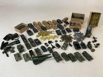 Lot 132 - AIRFIX; H0 00 scale military vehicles and...