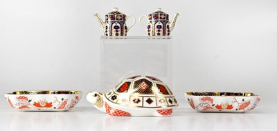 Lot 270 - ROYAL CROWN DERBY; five Imari pattern items,...