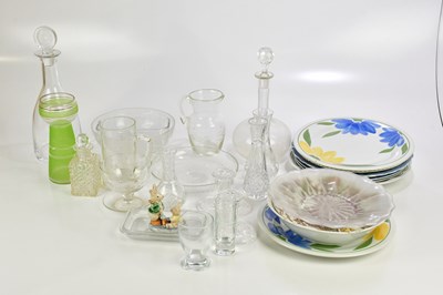 Lot 863 - A collection of glass including decanters,...