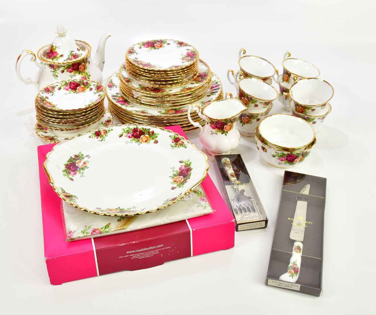 Lot 802 - ROYAL ALBERT; an 'Old Country Roses' pattern
