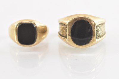 Lot 1320 - A 9ct yellow gold black onyx set signet ring,...