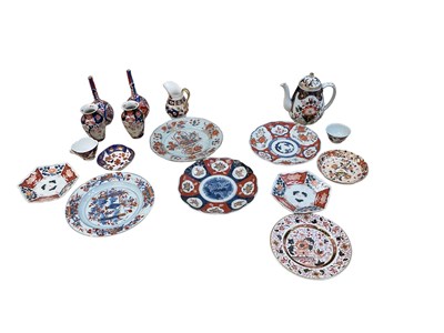 Lot 1095 - A small quantity of Imari decorated ceramics...