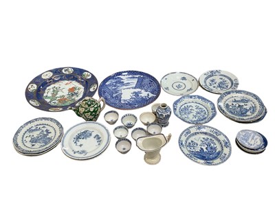 Lot 623 - A quantity of Chinese blue and white export...