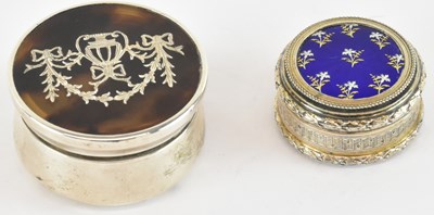 Lot 1183 - A white metal pill box with blue enamelled top,...