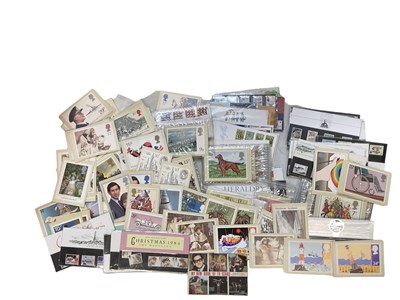 Lot 496 - A large quantity of presentation packs and a...