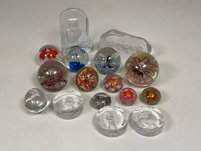 Lot 262 - A quantity of glass paperweights including two...