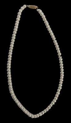 Lot 1366 - A 9ct yellow gold mounted single strand...