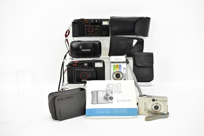 Lot 182 - Five modern pocket cameras, comprising a Canon...