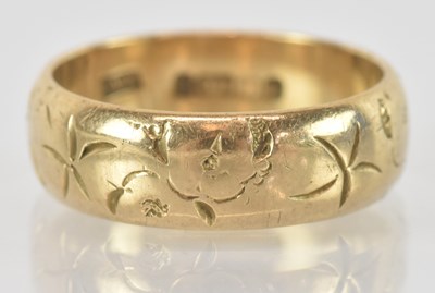 Lot 1363 - A 9ct yellow gold ring with textured pattern,...