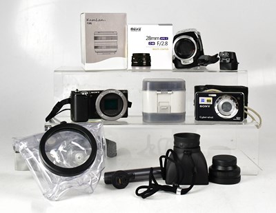 Lot 172 - Various modern digital cameras, camcorders,...