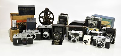 Lot 1178 - A collection of cameras, to include a Yashcia...