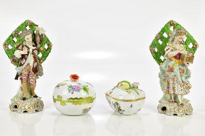 Lot 807 - A pair of early 20th century Samson porcelain...