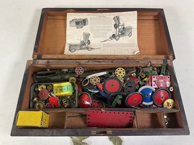 Lot 139 - Various pieces of vintage Meccano contained in...