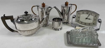 Lot 1416 - A quantity of plated items including an Art...