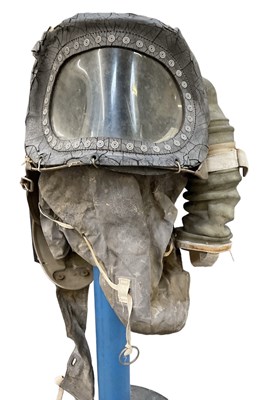 Lot 408 - A WWII gas mask.