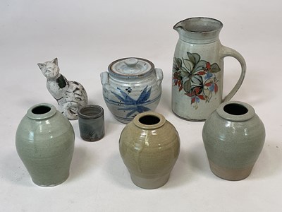 Lot 173 - A group of studio ceramics including a large...