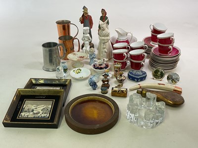 Lot 216 - A quantity of ceramics to include Royal Crown...