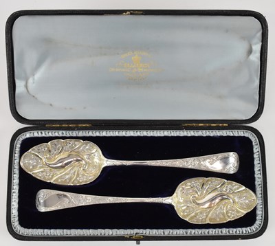 Lot 1135 - WILLIAM SEAMAN; a cased pair of George III...