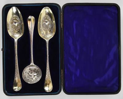 Lot 1131 - A cased Georgian hallmarked silver berry spoon...